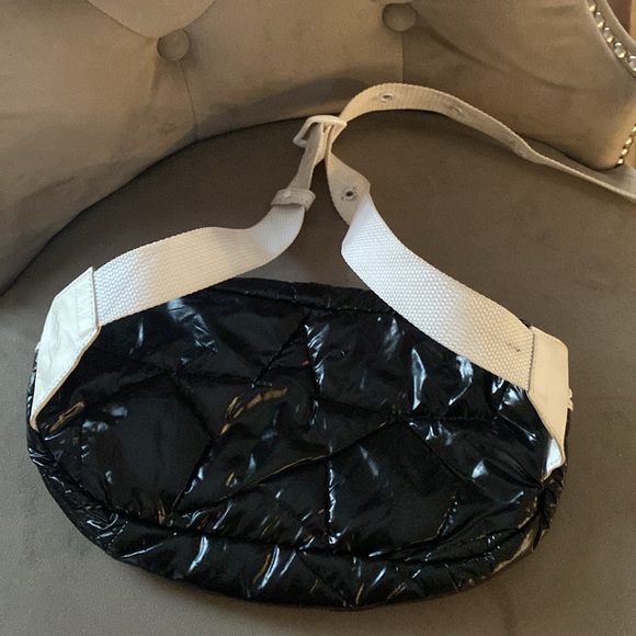 Samantha Thavasa Belt Bag - Picture 3 of 4